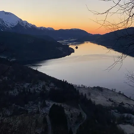 Charming In Spectacular Surroundings * Forde (Sogn og Fjordane)